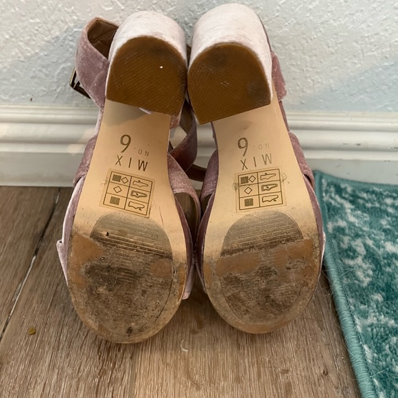 Velvet light pink heels size 8 - Picture 6 of 6